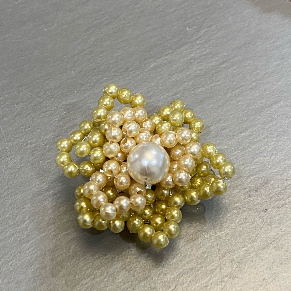 Vintage Faux Pearl Flower Brooch pin Jewelry
